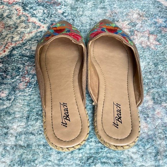 Women's Floral Embroidered Tan Mules Slip-on Pointed Flats Shoes - Picture 4 of 5